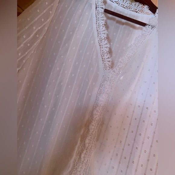 White dress top - Picture 1 of 4